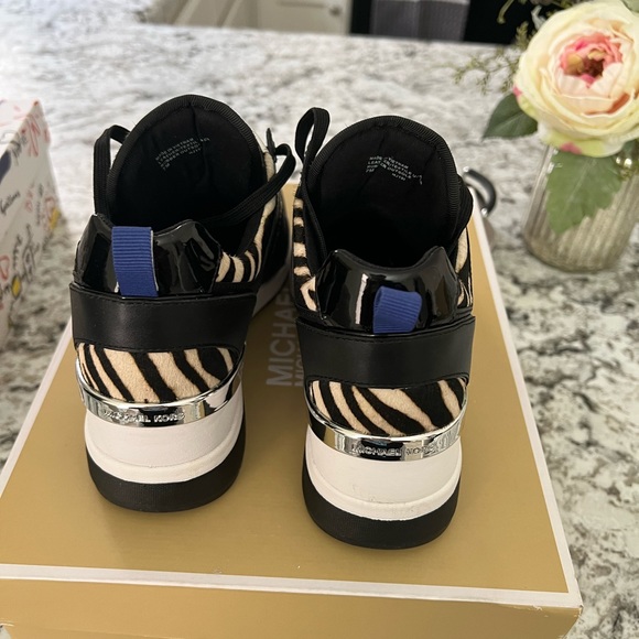 Michael kors women sneakers in great condition!!! - Picture 4 of 4